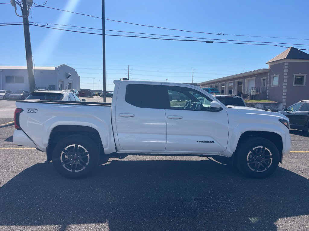 Used 2024 Toyota Tacoma TRD Sport AWD/4WD image 6