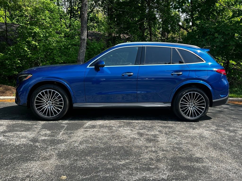 Used 2025 Mercedes-Benz GLC 350e 4MATIC image 4