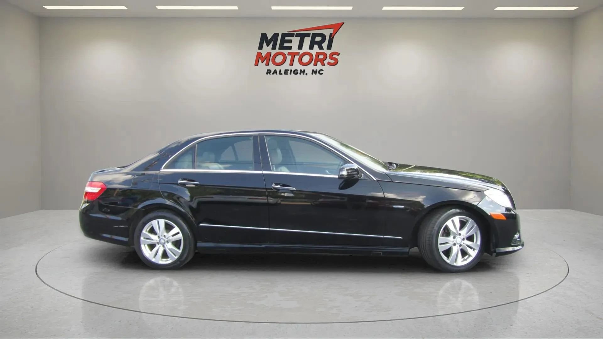 Used 2012 Mercedes-Benz E 350 BlueTEC Sedan image 4