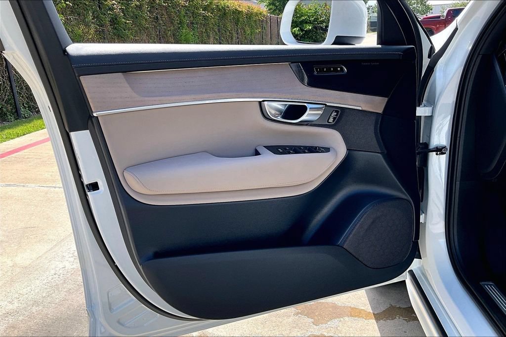 Certified 2025 Volvo XC90 B5 Plus AWD/4WD image 23