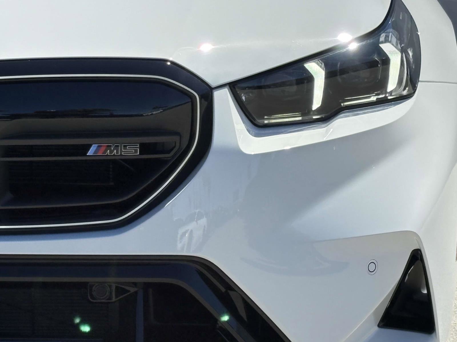 New 2026 BMW M5 w/ Carbon Package image 4