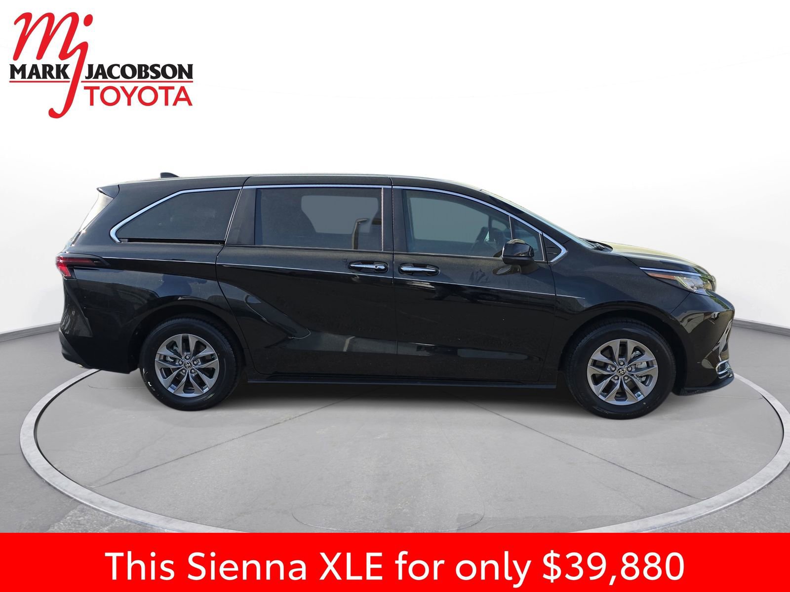 Used 2023 Toyota Sienna XLE image 7