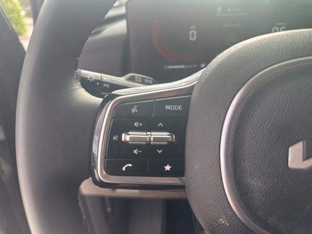 Used 2026 Kia Carnival EX image 25