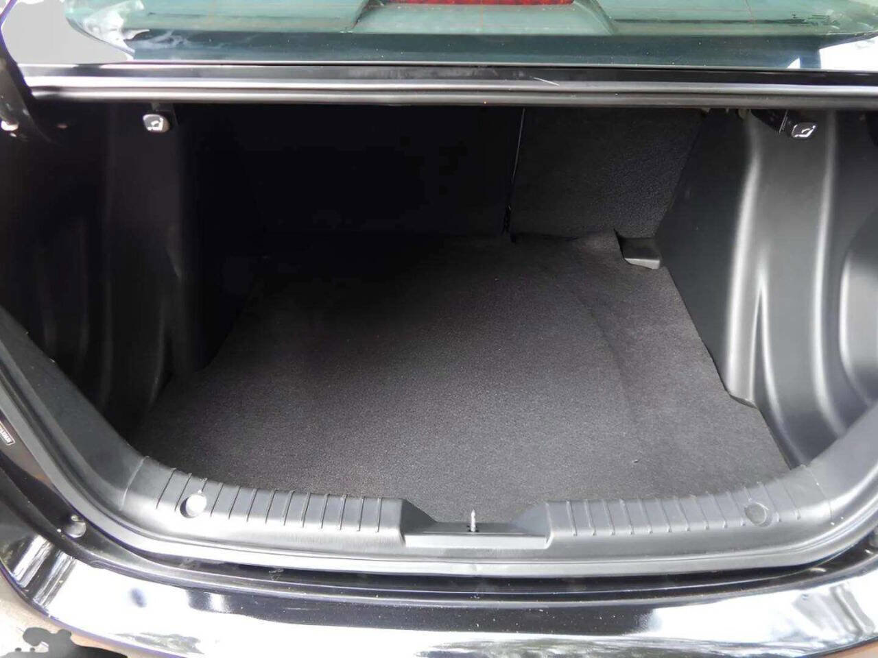 Used 2019 Toyota Yaris XLE image 31