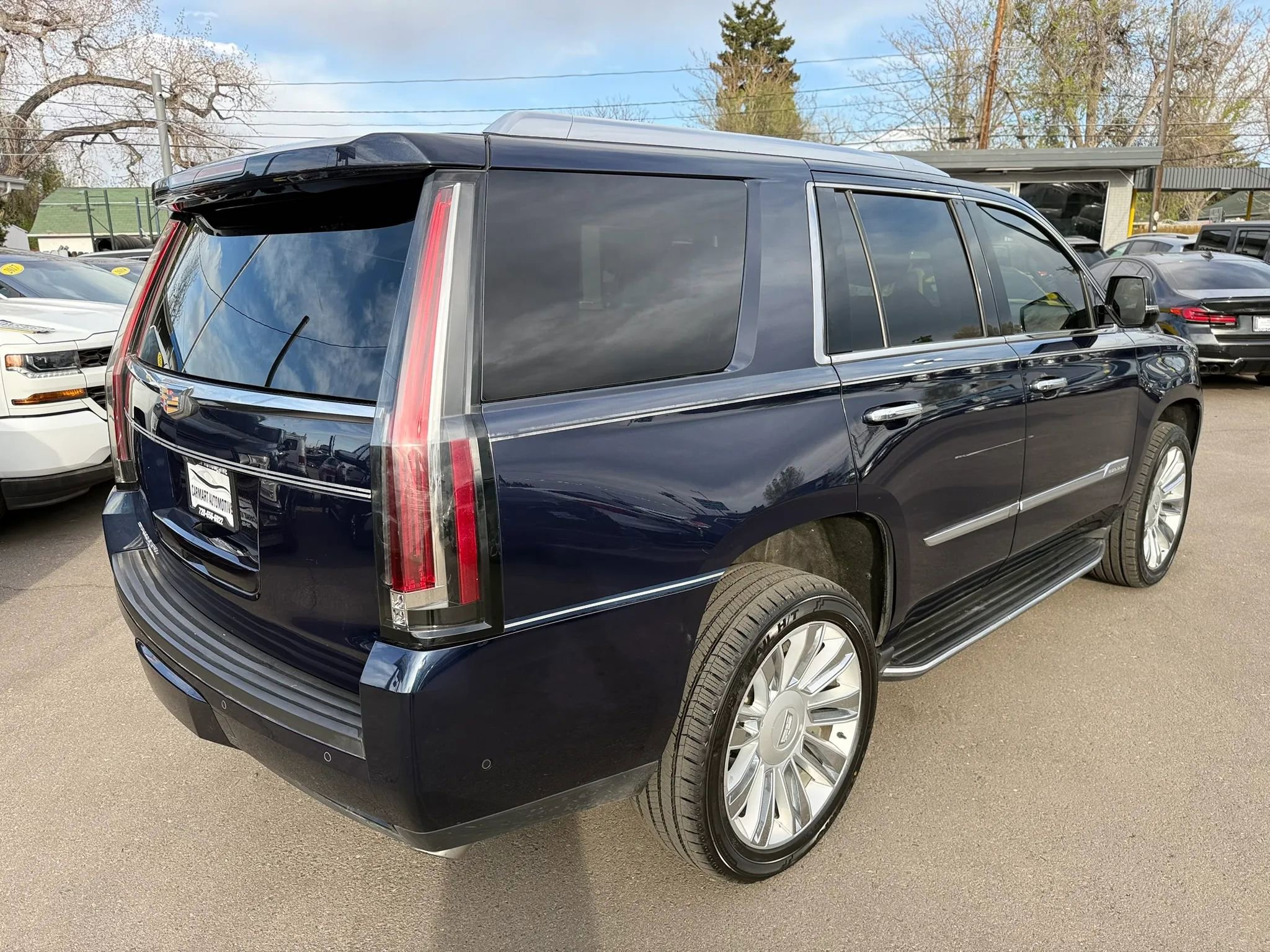 Used 2017 Cadillac Escalade Premium Luxury image 9