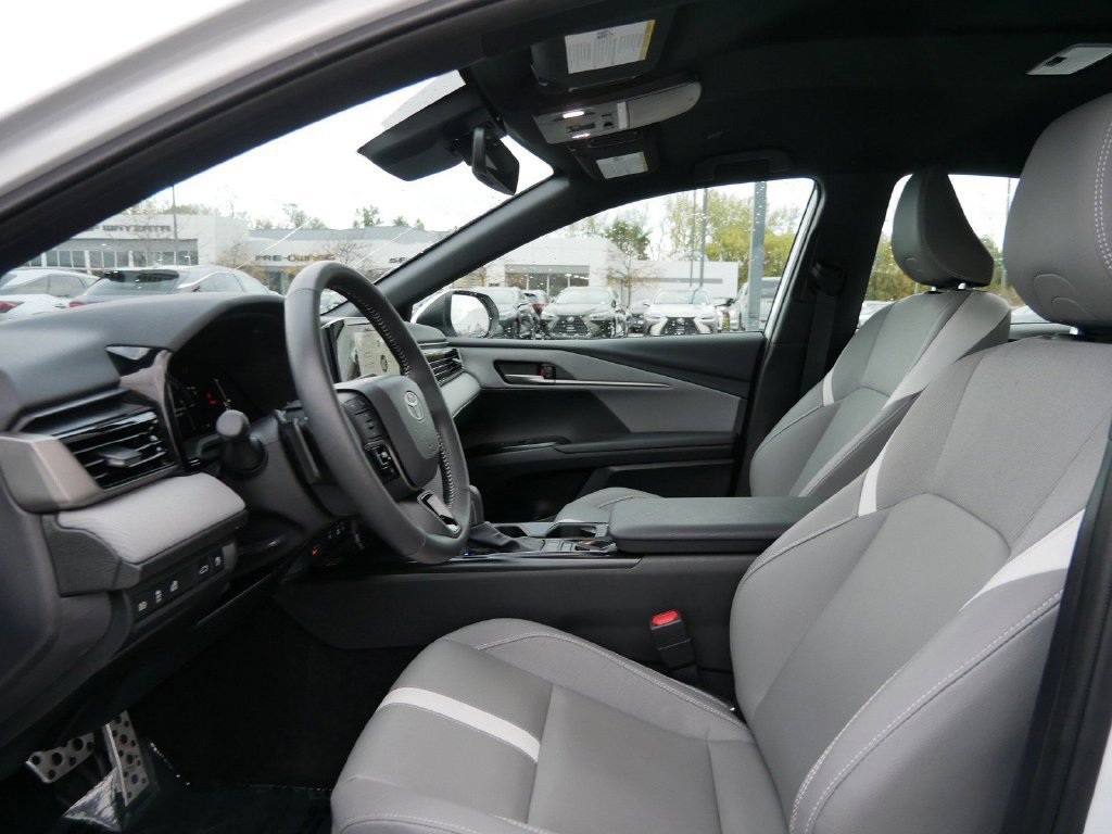 Used 2025 Toyota Camry SE w/ Convenience Package AWD/4WD image 9