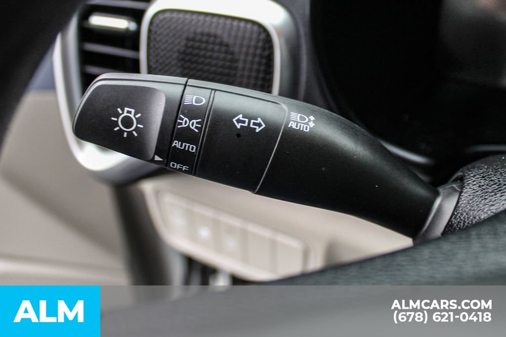 Used 2025 Kia Soul LX w/ LX Technology Package FWD image 28