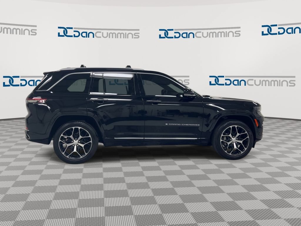 Used 2023 Jeep Grand Cherokee Summit AWD/4WD image 9