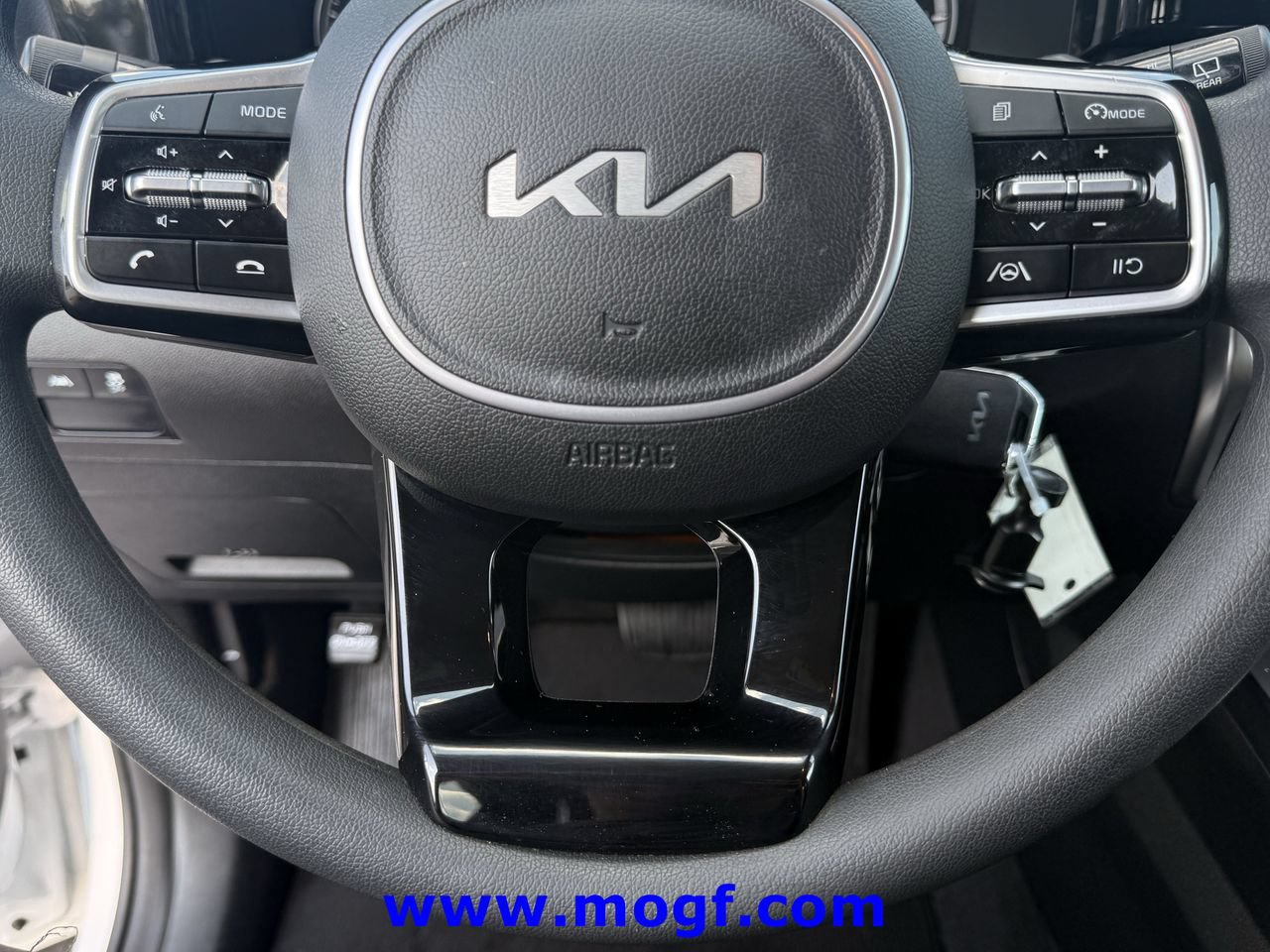 Used 2023 Kia Sorento LX FWD image 11