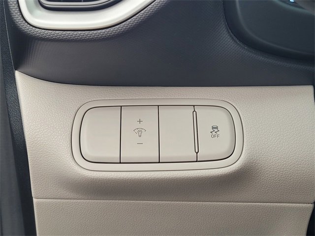 Used 2025 Hyundai Venue SEL image 27