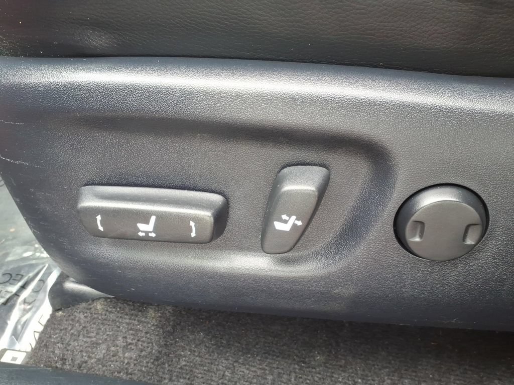 Used 2015 Toyota RAV4 Limited AWD/4WD image 15