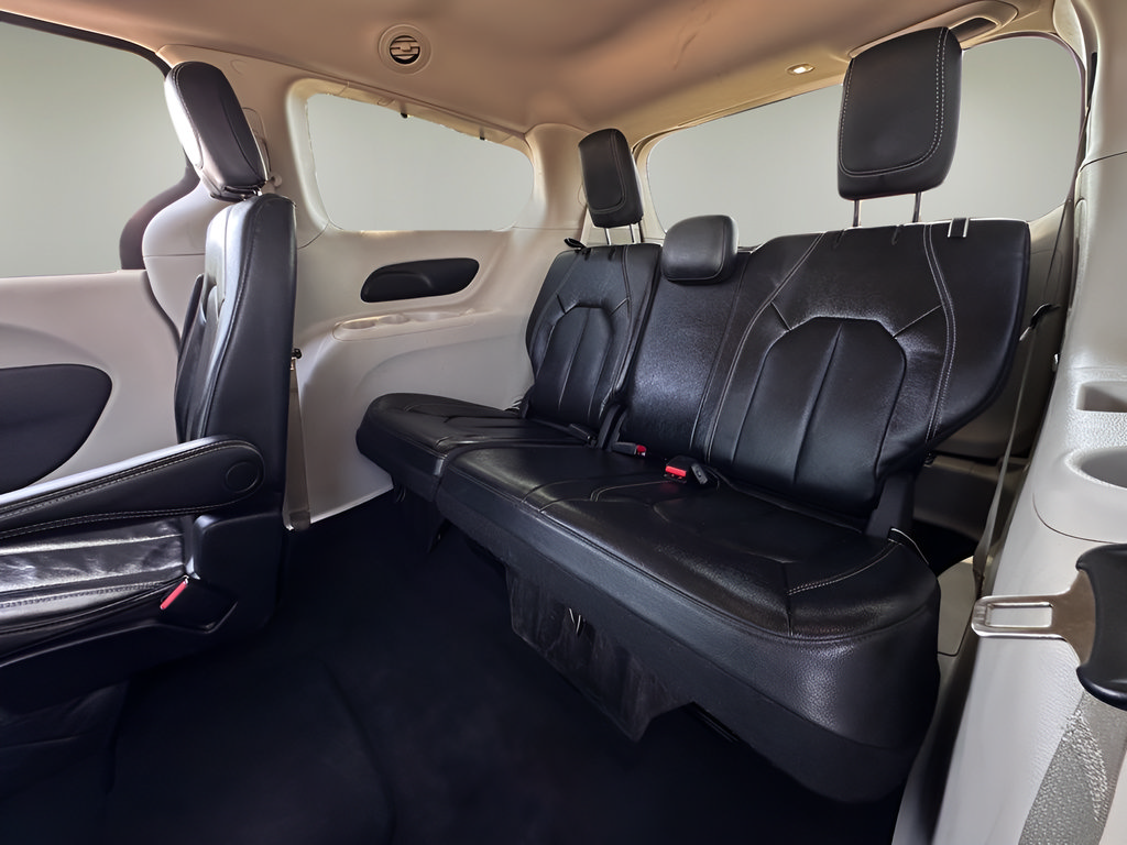 Used 2022 Chrysler Pacifica Touring-L FWD image 21