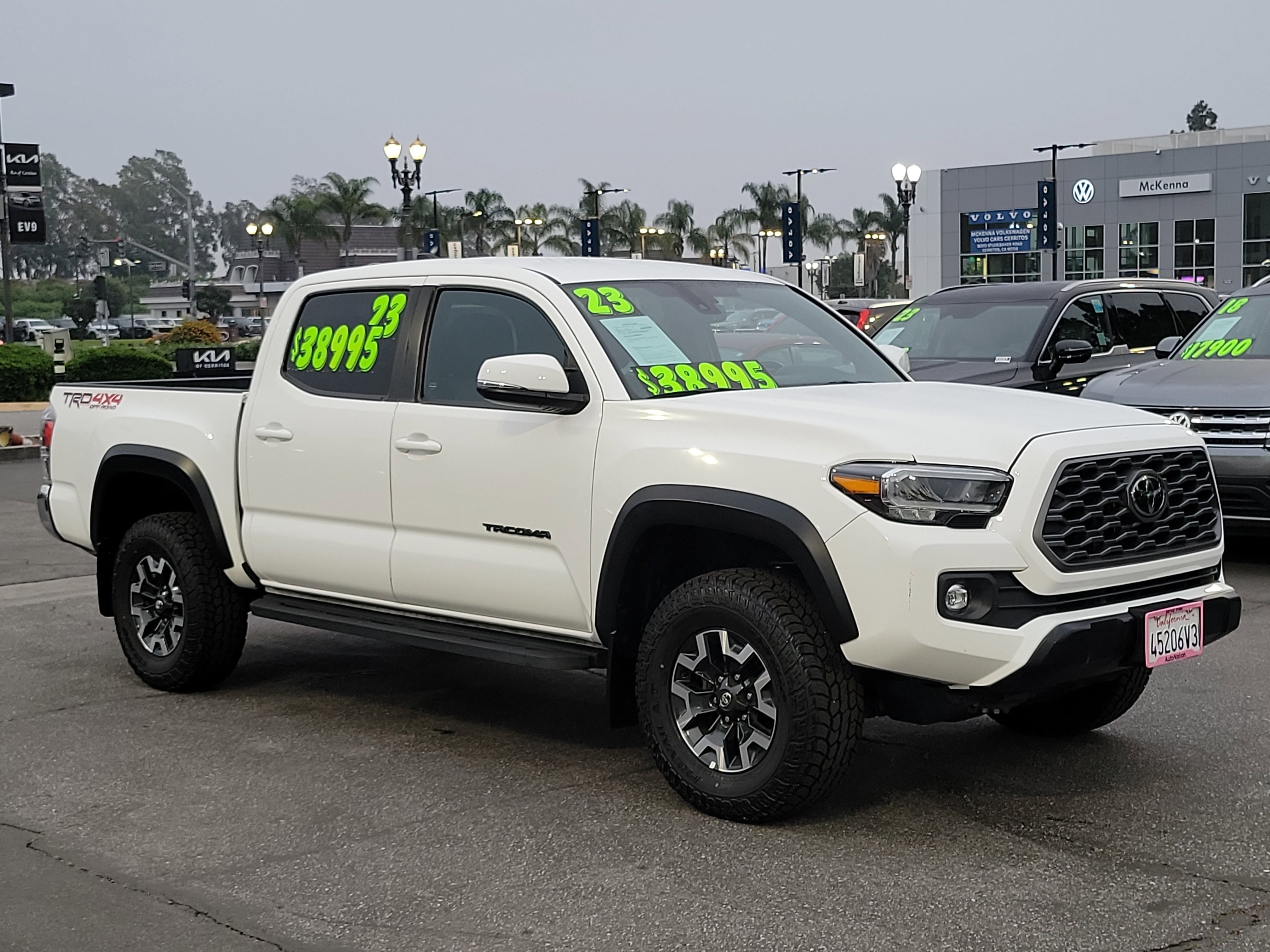 Used 2023 Toyota Tacoma TRD Off-Road w/ Black Out Package (TMS) image 28