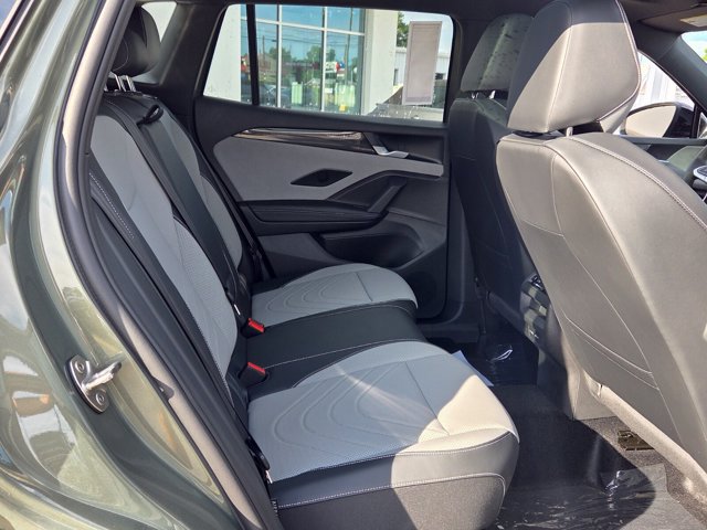 New 2026 Volkswagen Tiguan SE R-Line FWD image 16