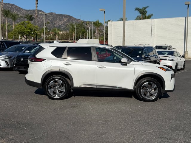 Used 2024 Nissan Rogue SV FWD image 4