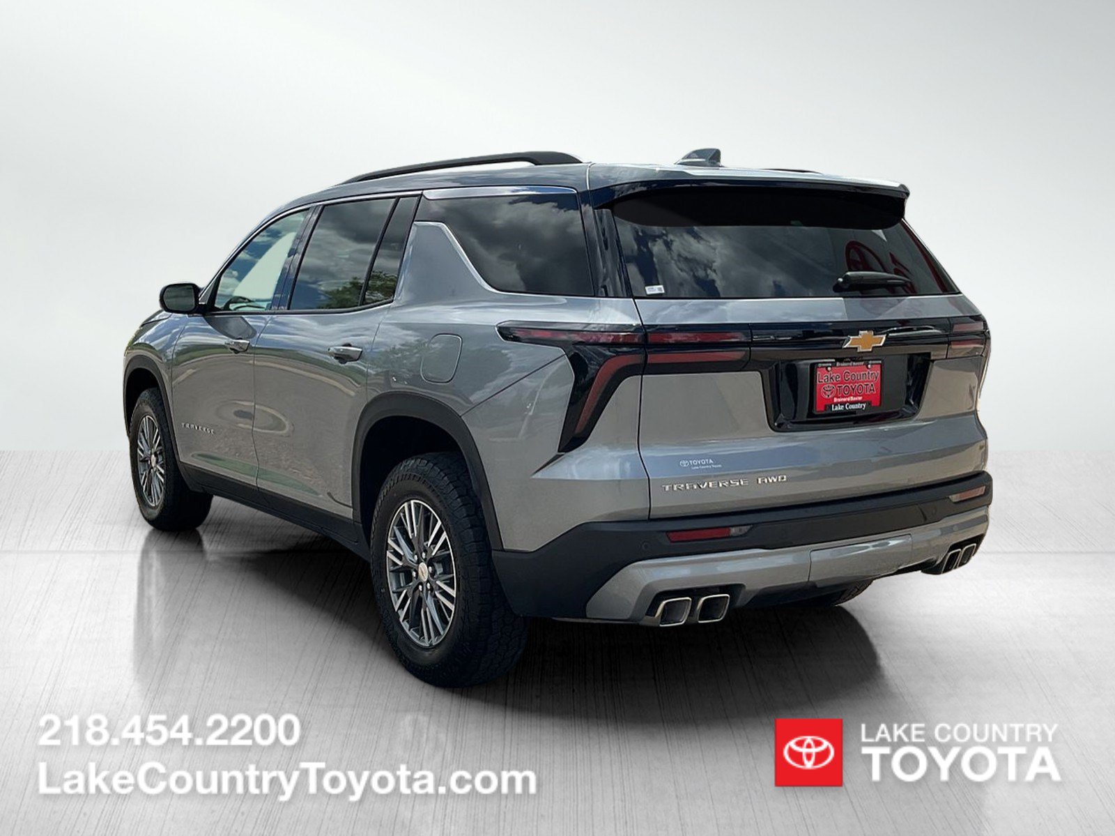 Used 2026 Chevrolet Traverse LT AWD/4WD image 3