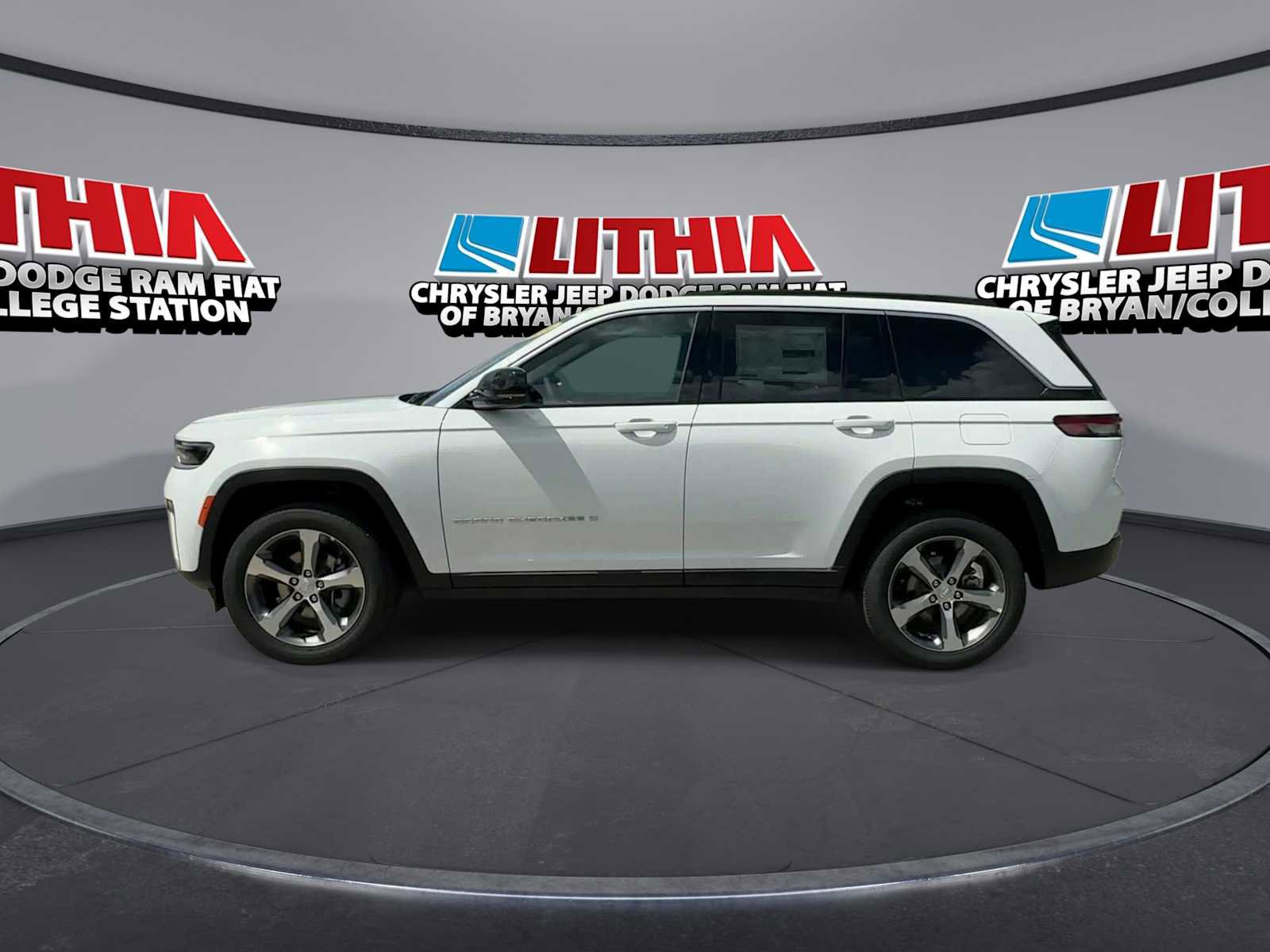 New 2026 Jeep Grand Cherokee Limited RWD image 5
