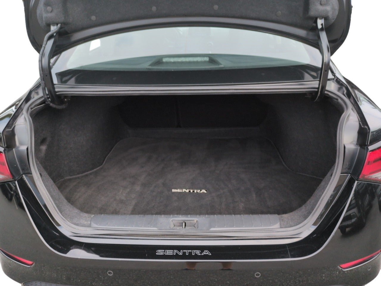 Used 2025 Nissan Sentra SV FWD image 24