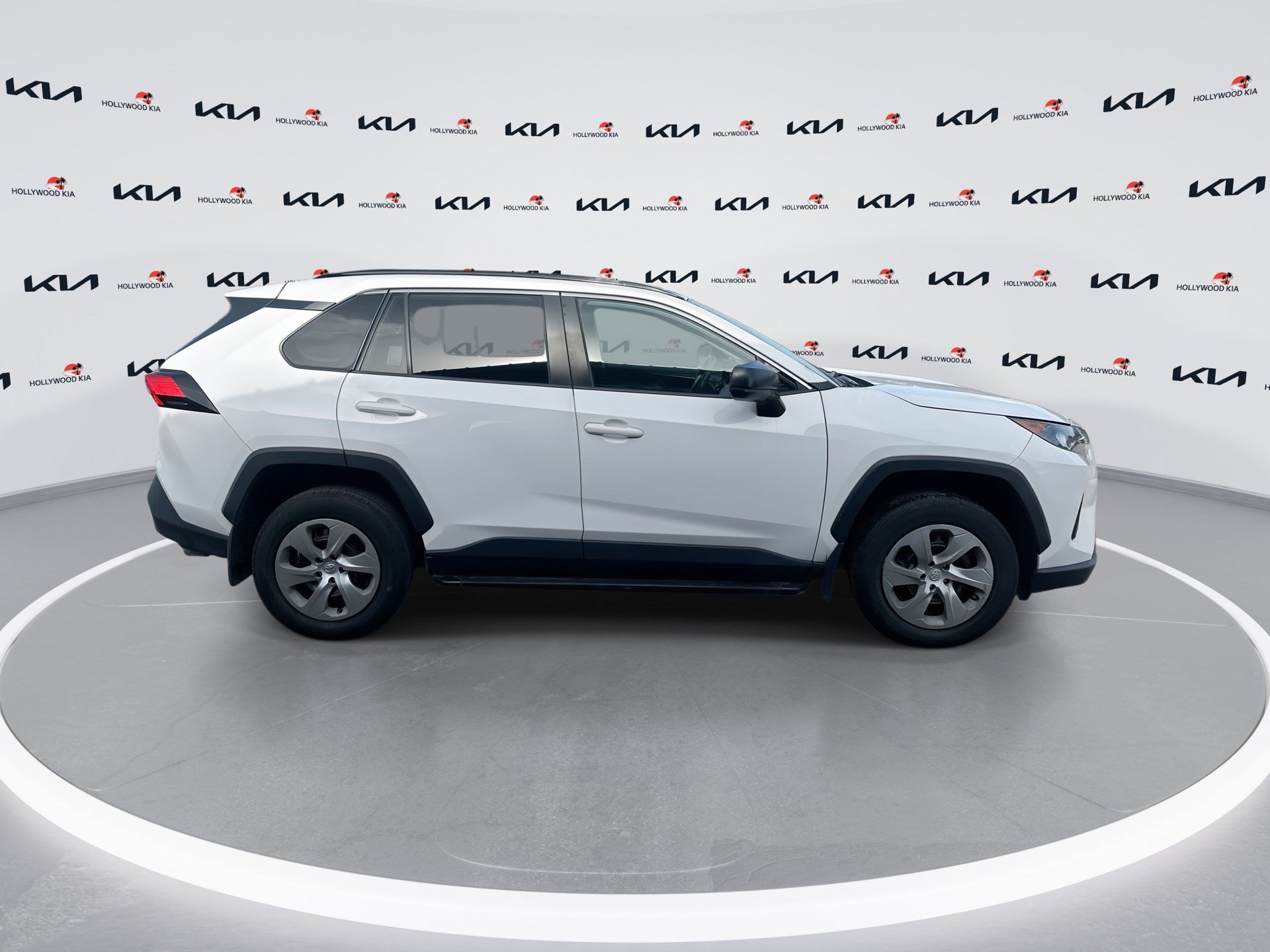 Used 2021 Toyota RAV4 LE FWD image 9