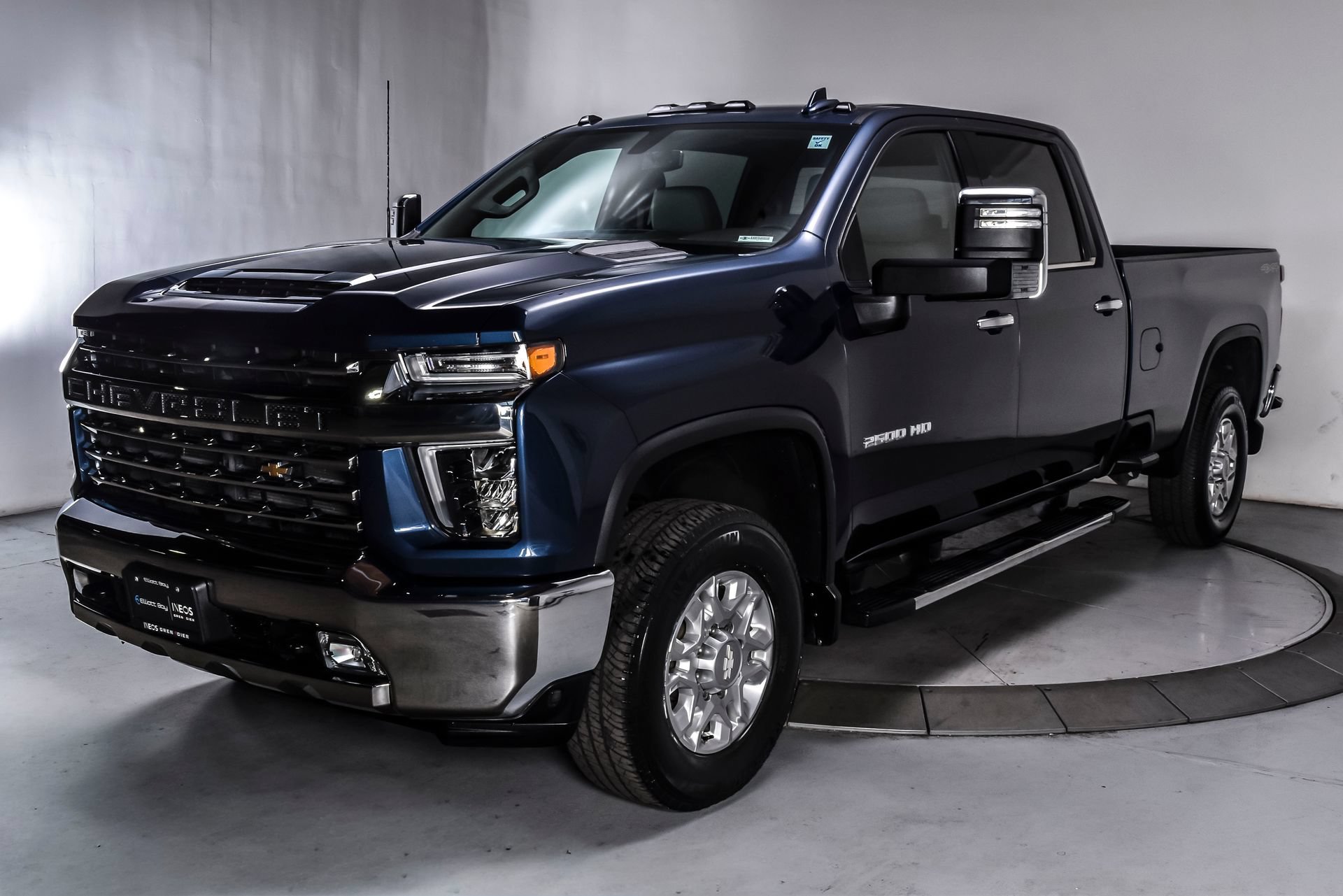 Used 2020 Chevrolet Silverado 2500 LTZ AWD/4WD image 3