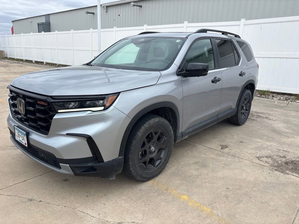 Used 2025 Honda Pilot TrailSport image 8