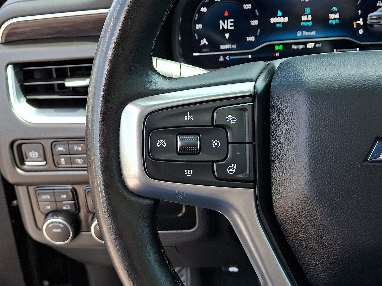 Used 2023 Chevrolet Suburban LT w/ LT Signature Plus Package AWD/4WD image 20