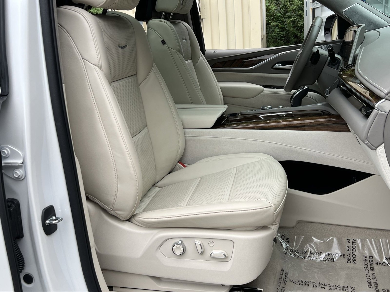 Used 2022 Cadillac Escalade Sport Platinum w/ LPO, ONYX Package image 27