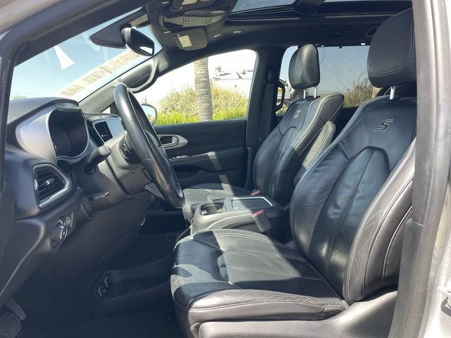 Used 2018 Chrysler Pacifica Touring-L Plus FWD image 19