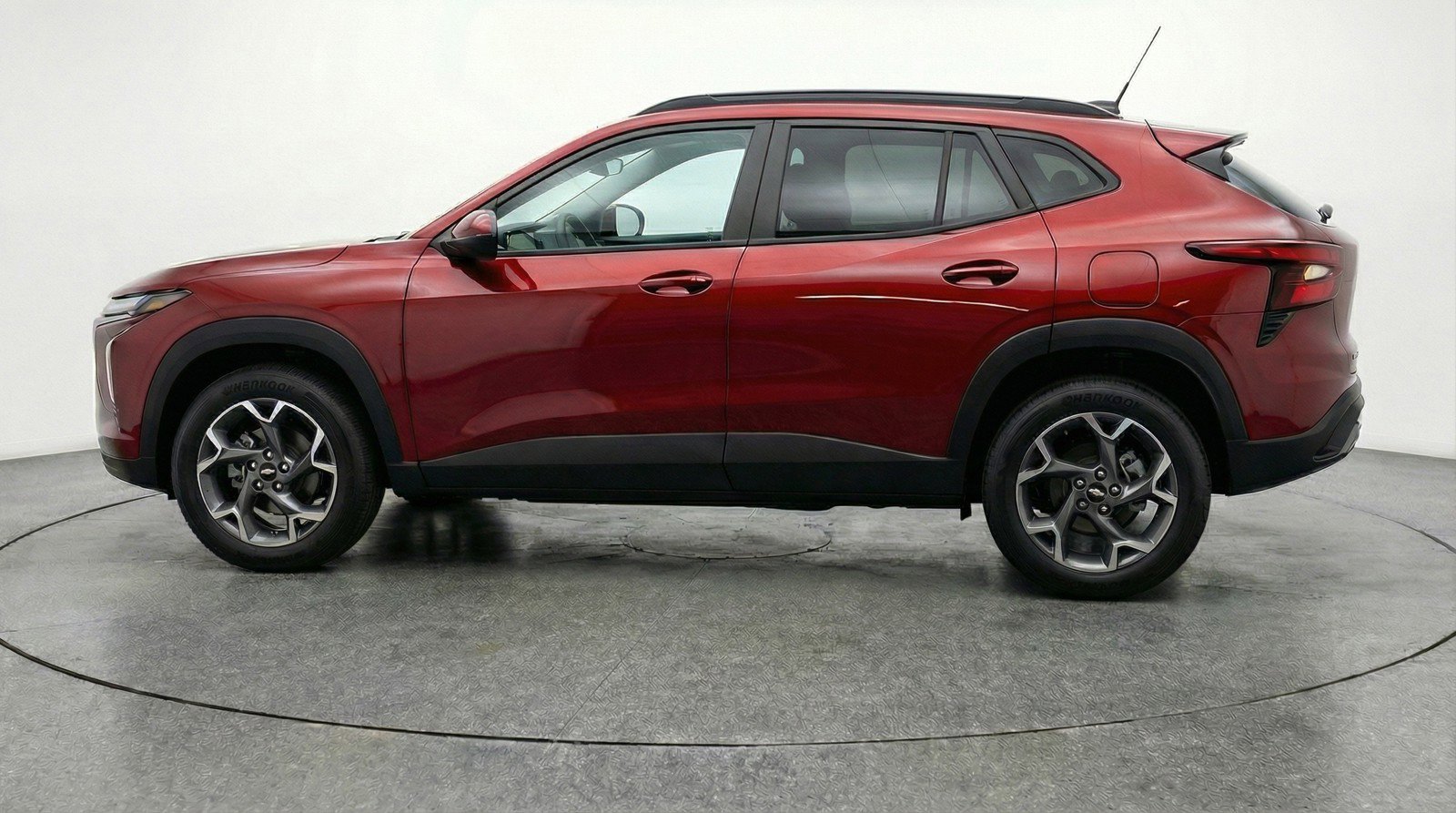 Used 2025 Chevrolet Trax LT FWD image 5