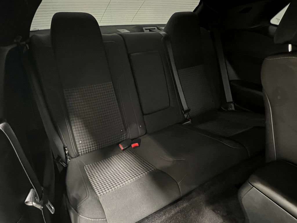 Used 2018 Dodge Challenger R/T w/ Performance Handling Group RWD image 33