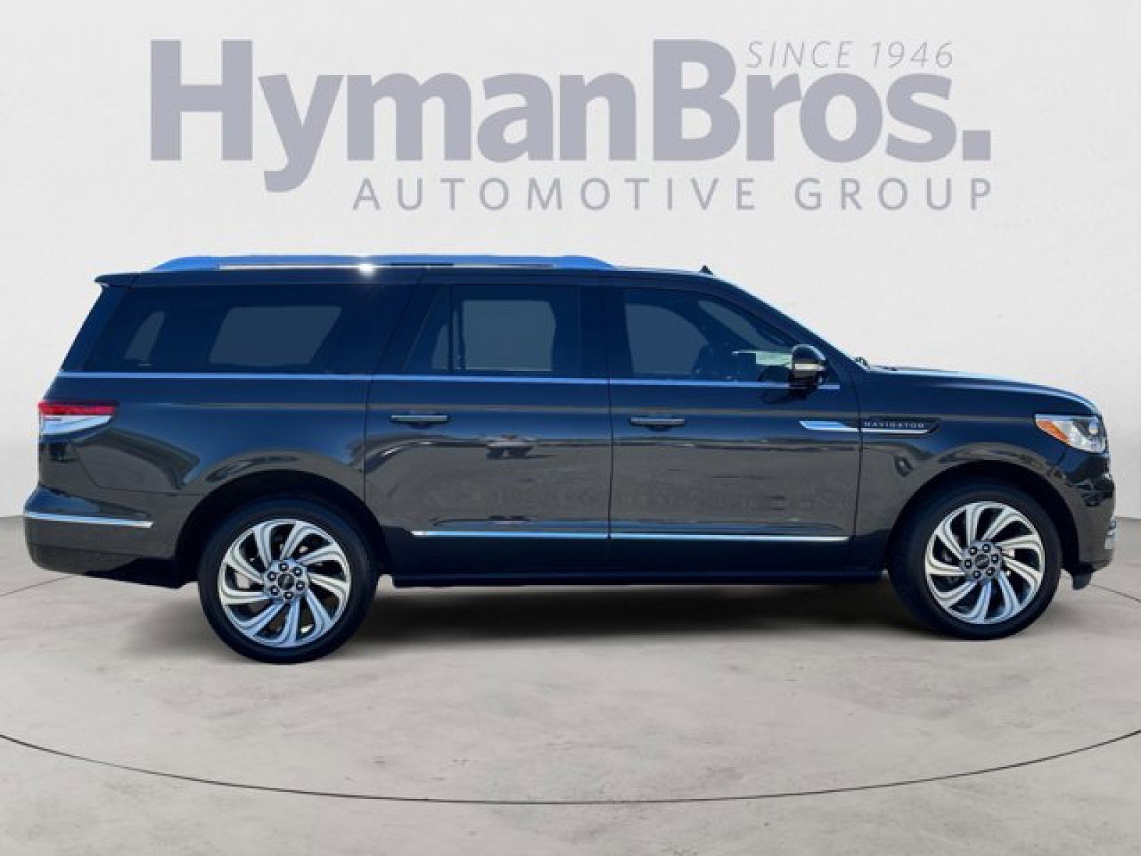 Used 2023 Lincoln Navigator L Reserve image 2