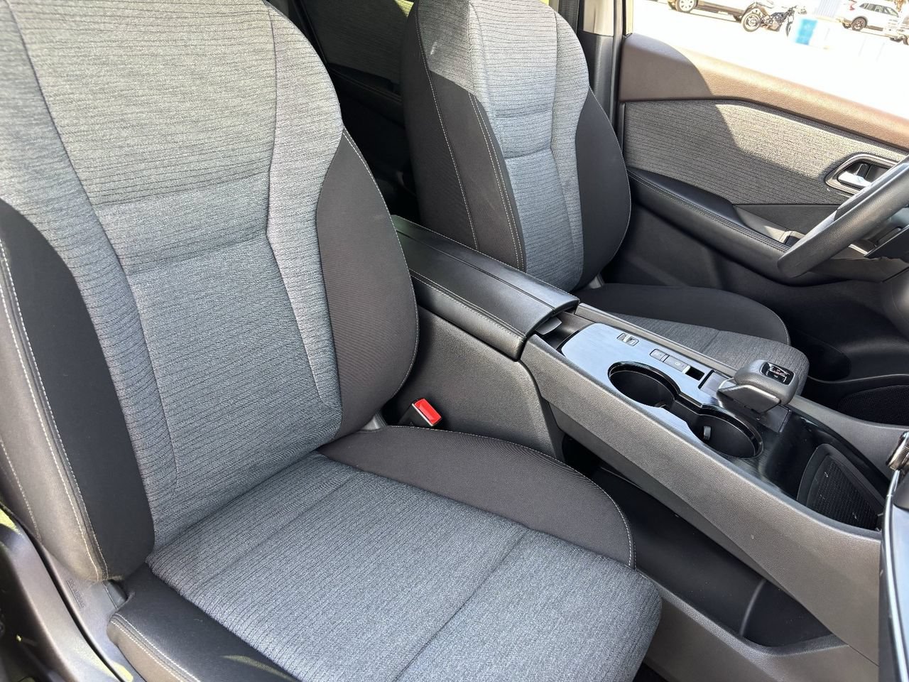 Used 2023 Nissan Rogue SV FWD image 8