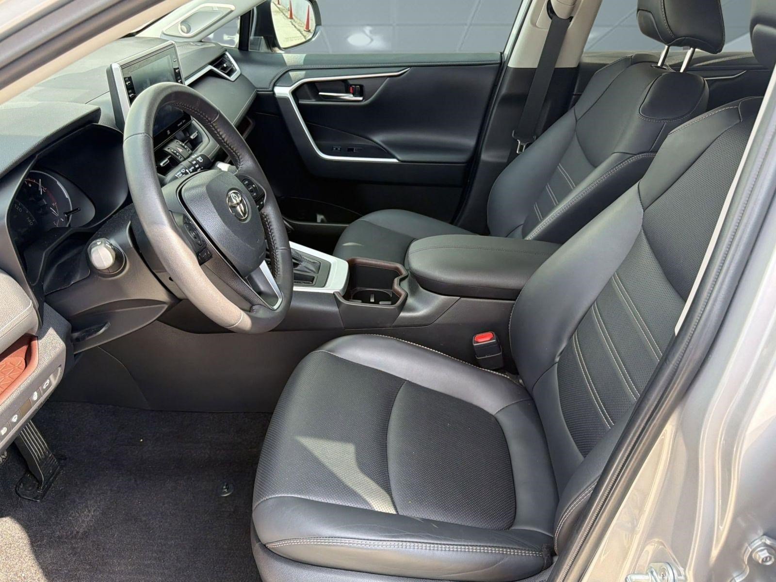 Used 2022 Toyota RAV4 Limited w/ Limited Grade Weather Package FWD image 5