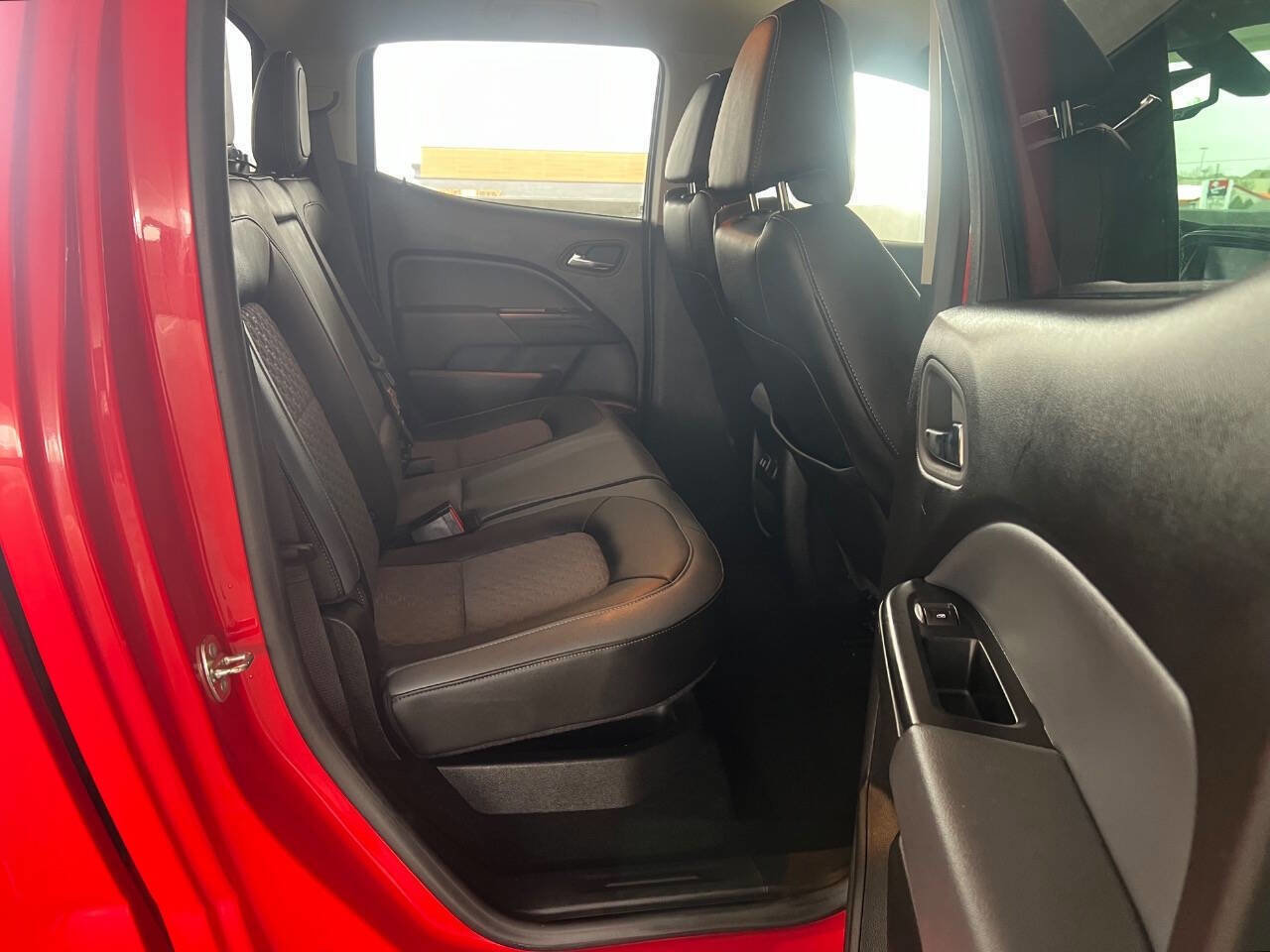 Used 2018 Chevrolet Colorado Z71 AWD/4WD image 16
