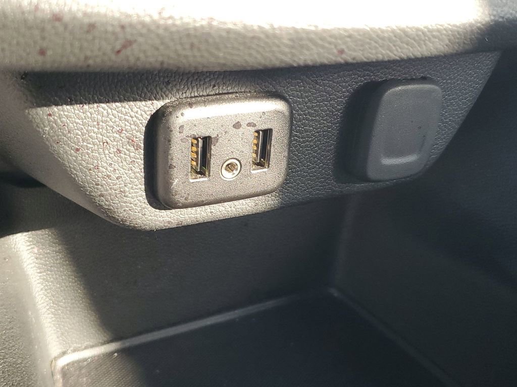 Used 2023 Chevrolet Traverse LS image 30