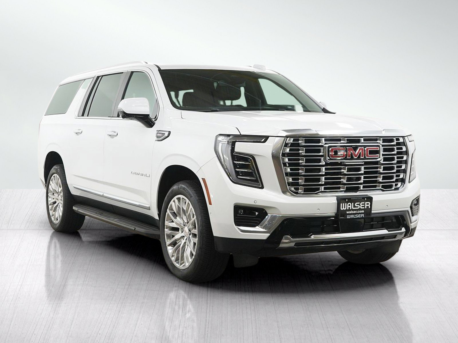 Used 2025 GMC Yukon XL Denali AWD/4WD image 8