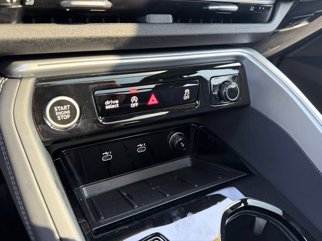Used 2025 Audi Q5 Premium w/ Convenience Package AWD/4WD image 32