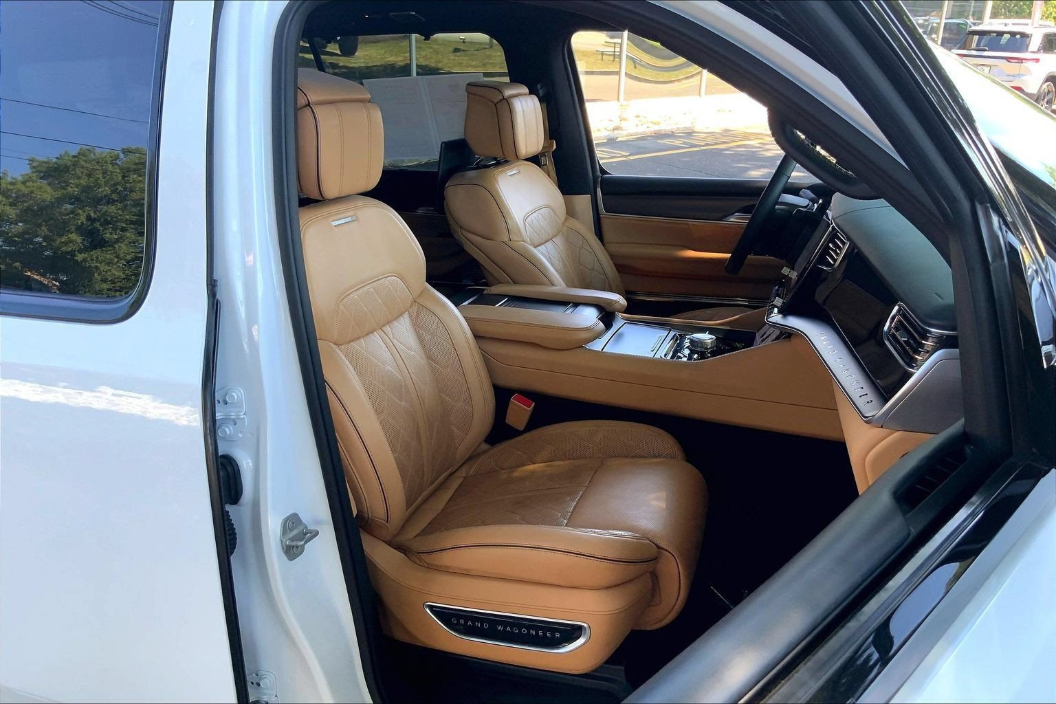 Certified 2025 Jeep Grand Wagoneer Series III w/ Rear Seat Video Group 1 AWD/4WD image 6