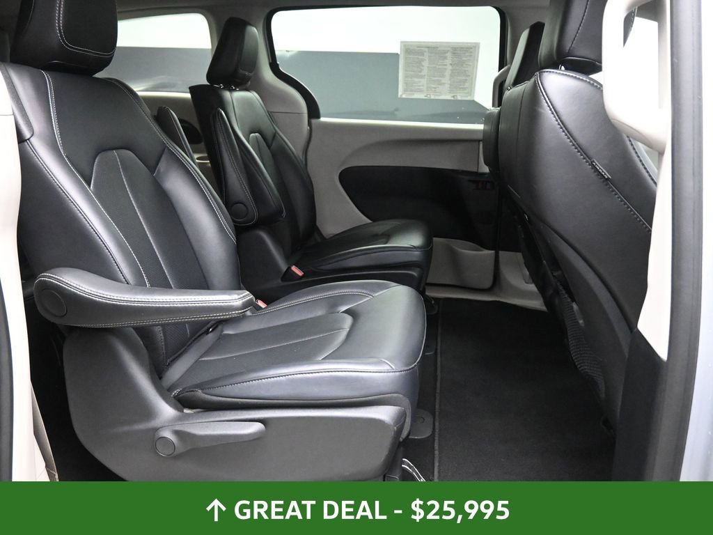 Used 2024 Chrysler Pacifica Limited FWD image 22