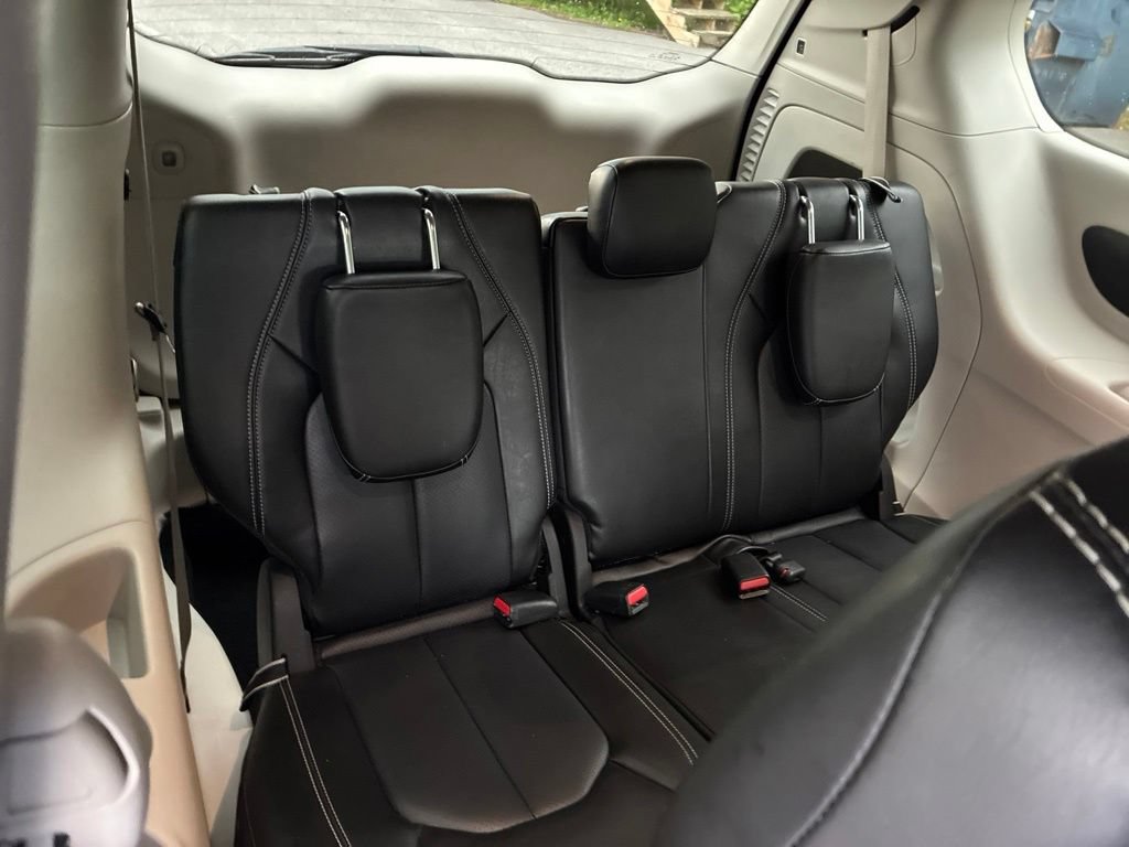 Used 2024 Chrysler Pacifica Touring-L FWD image 35