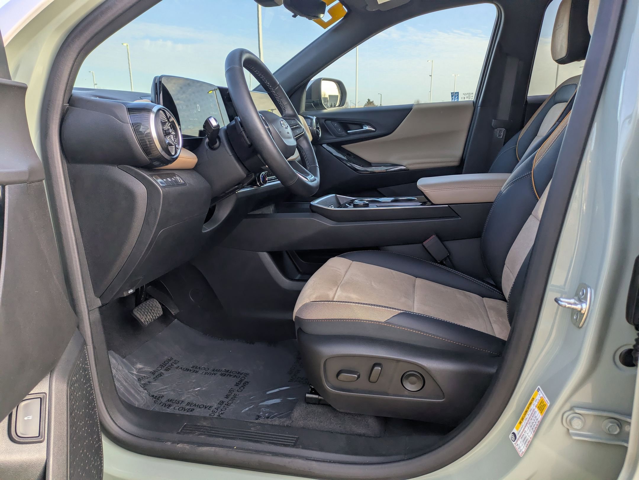 Used 2025 Chevrolet Equinox ACTIV w/ Safety and Technology Package image 12