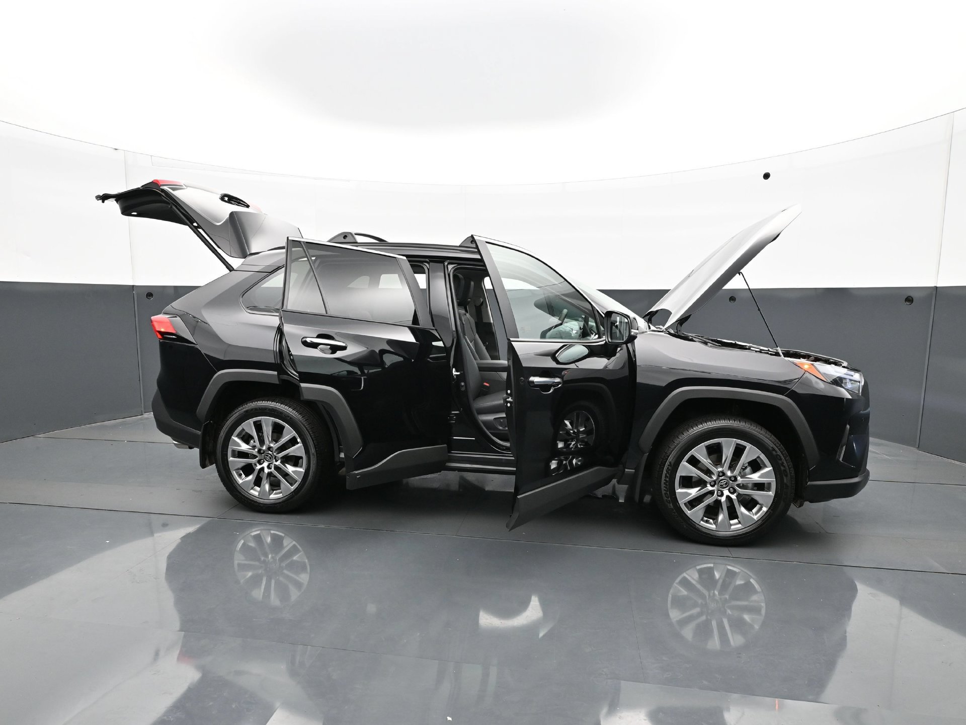 Used 2025 Toyota RAV4 Limited w/ Weather Package AWD/4WD image 42