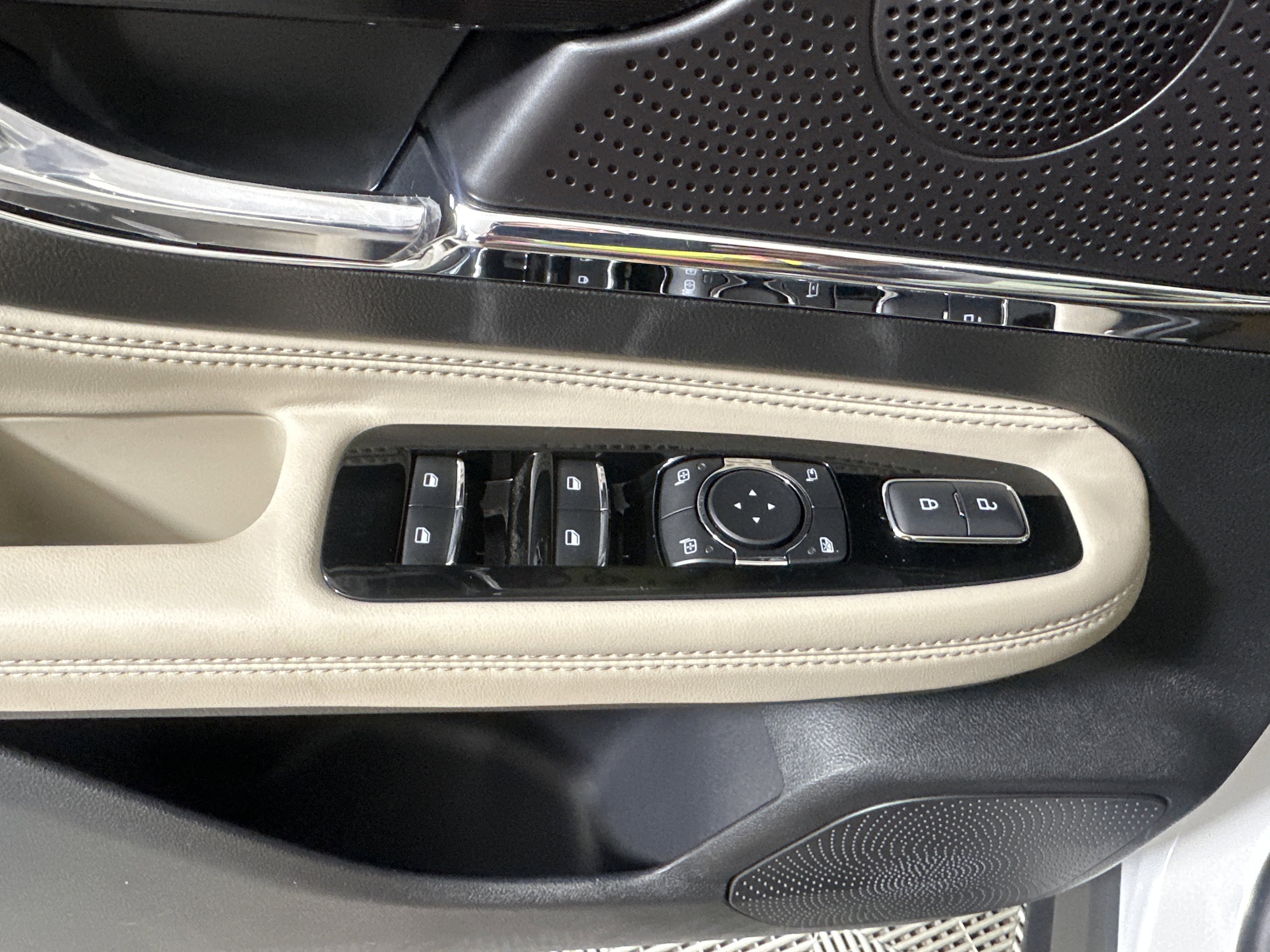 New 2025 Lincoln Corsair AWD image 11