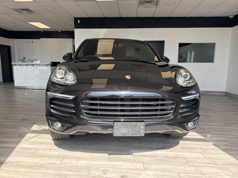 Used 2018 Porsche Cayenne Platinum Edition AWD/4WD image 2