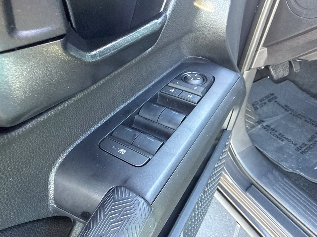 Certified 2025 Toyota Tacoma SR5 AWD/4WD image 17