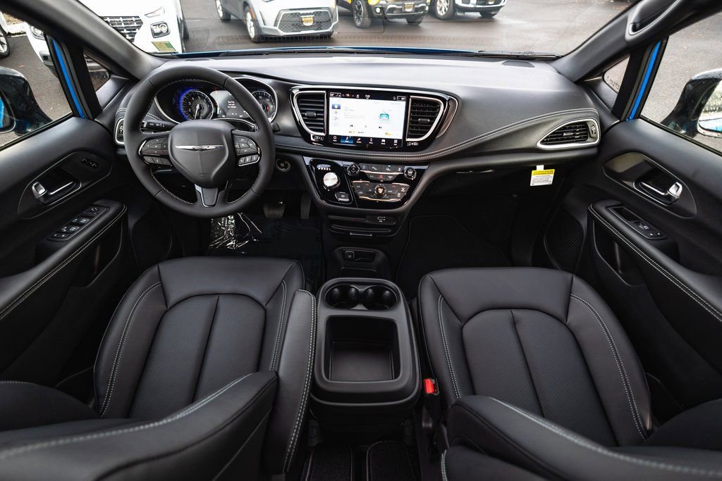 New 2026 Chrysler Pacifica Select w/ S Appearance Package image 29