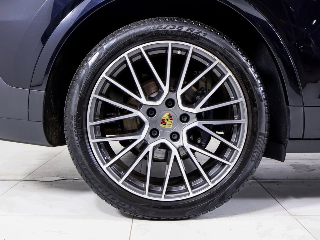 Certified 2022 Porsche Cayenne AWD/4WD image 25