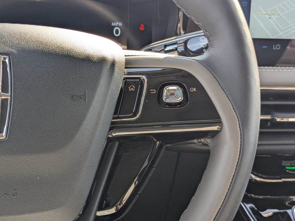 New 2025 Lincoln Corsair Reserve w/ Equipment Group 202A image 30