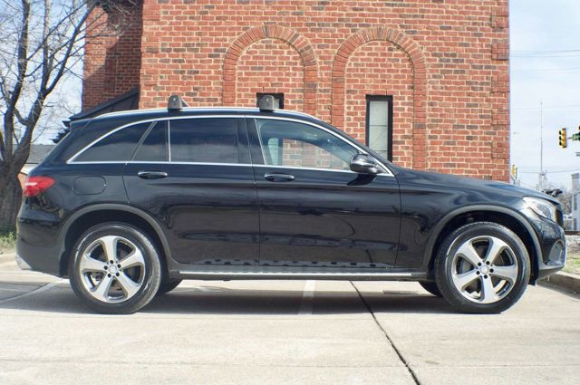 Used 2017 Mercedes-Benz GLC 300 4MATIC image 4