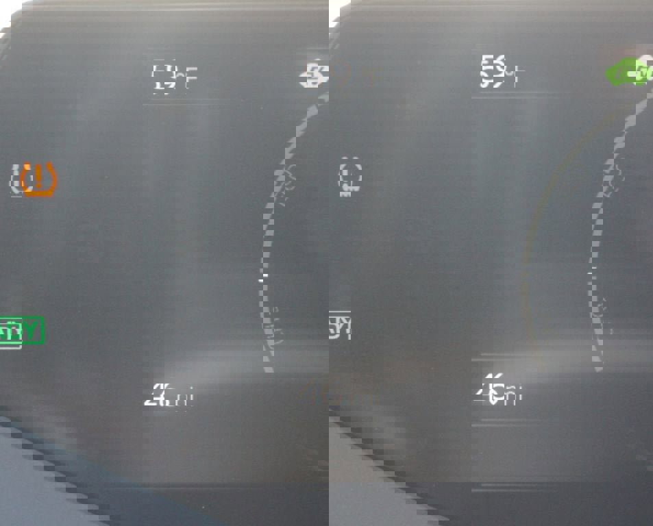 Used 2024 Toyota Prius Limited w/ Limited Premium Package FWD image 4